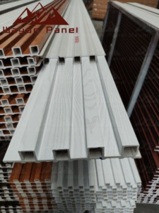 <span class=keywords><strong>Les</strong></span> panneaux de calandre WPC étanches à l'humidité de haute qualité Wayon sont utilisés pour le <span class=keywords><strong>mur</strong></span> de fond du téléviseur <span class=keywords><strong>dans</strong></span> le salon intérieur. - Product Image 3