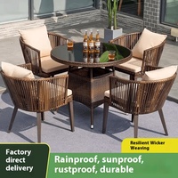 Ensemble de chaises d'extérieur en rotin moderne et durable en trois pièces avec coussin pour balcon intérieur et salon, tables basses pour café et thé