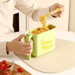 Bol à nouilles instantanées rectangulaire avec <span class=keywords><strong>poignée</strong></span> intégrée et pince-cuillère dissimulée – Conception verticale pour préparation directe ou utilisation sans sac - Product Image 1