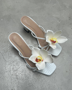 Herstelleranfertigung Luxuriöse Mädchen-Sommersandalen mit Dickem Absatz Große Größen Eckige Zehenpartie Orchideen-Weiße Blumen Damen-Absatzschuhe - Product Image 2