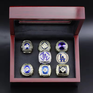 Coffret de 8 bagues de champion de Los Angeles 2024 en bois - Product Image 5