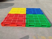 Palettes en plastique industrielles T1027D, lisses, hygiéniques, à plateau solide, entrée bidirectionnelle, haute capacité de charge dynamique