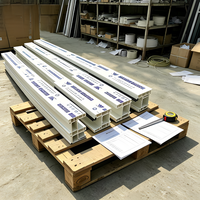 Profilé UPVC blanc co-extrudé avec joint d'étanchéité en caoutchouc, parfait pour améliorer l'étanchéité aux intempéries des fenêtres