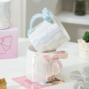 Tasses en céramique personnalisées de 12 oz avec poignées en forme de nœud, de haute qualité, en stock, compatibles lave-vaisselle, cadeau économique pour les filles - Product Image 5