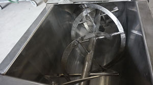 Mélangeur à ruban horizontal en acier inoxydable 304/316 à haute efficacité avec moteur AC pour équipement de mélange industriel chimique et alimentaire - Product Image 3