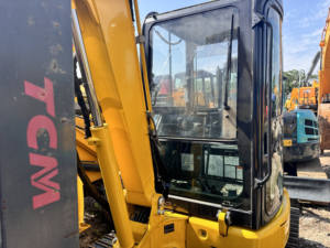 Miniexcavadora Komatsu PC30MR con Cabina Cerrada ROPS FOPS, Controles de Piloto, Peso Operativo de 3.5 Toneladas, Capacidad de la Cuchara de 0.09m - Product Image 4