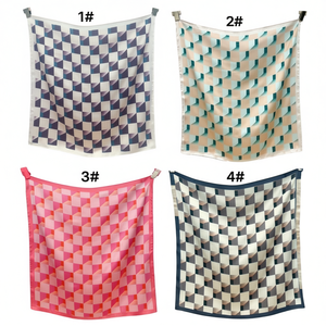 Sciarpa quadrata 70x70 cm con motivo a scacchiera, accessorio di moda per donna e uomo - Product Image 1