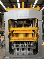 Machine de fabrication de briques creuses et pleines en ciment, hydraulique, entièrement automatique, contrôlée par PLC, alimentée par moteur, modèle QT8-15