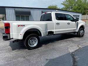 Camioneta <span class=keywords><strong>Ford</strong></span> F-450 Super Duty FWD Turbo Usada en Buen Estado, con Volante a la Izquierda, Interior Claro y Tapicería de Cuero, al Mejor Precio - Product Image 4