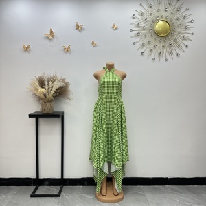Abito lungo da donna africano con stampa a quadri Gingham, scollo all'americana, senza maniche, orlo asimmetrico, estivo, casual - Product Image 2