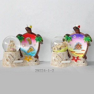 كرة ثلجية تذكارية مخصصة على شكل سلحفاة بحرية مع صدف وأحجار رملية، هدايا سياحية للشواطئ الاستوائية - Product Image 3