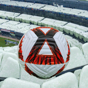 Qiqiang - Balón de Fútbol Ligero de PVC con Diseño de Reloj de Arena Número 5 para Entrenamientos y Partidos - Product Image 2