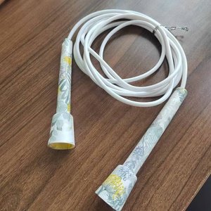 Patrones personalizados Cuerdas <span class=keywords><strong>de</strong></span> saltar <span class=keywords><strong>de</strong></span> plástico duradero Cuerdas <span class=keywords><strong>de</strong></span> PVC <span class=keywords><strong>de</strong></span> 5mm sin dobleces para hombres Mujeres Niños Principiantes - Product Image 2