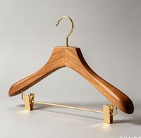 Cintres en bois naturel écologiques pour hôtel, personnalisables avec logo, en hêtre, avec pince lotus, de luxe, en bois massif