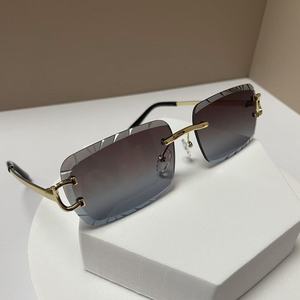 <span class=keywords><strong>Gafas</strong></span> <span class=keywords><strong>de</strong></span> <span class=keywords><strong>Sol</strong></span> <span class=keywords><strong>de</strong></span> Diseño <span class=keywords><strong>de</strong></span> Lujo <span class=keywords><strong>con</strong></span> Corte <span class=keywords><strong>de</strong></span> Diamante Sin Montura para Mujer y Hombre, Tendencia 2025, <span class=keywords><strong>con</strong></span> Caja y Recibos - Product Image 1