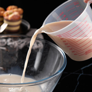 <span class=keywords><strong>Taza</strong></span> <span class=keywords><strong>medidora</strong></span> graduada transparente mililitro de grado alimenticio para hornear jarra de agua fría vaso de plástico grueso laboratorio de mezcla - Product Image 6
