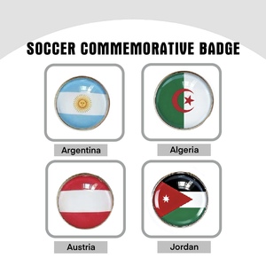 Cadeaux exclusifs pour les fans du groupe I : badges et porte-clés de l'entraînement France et Norvège. Souvenirs de qualité supérieure pour les supporters de football et les collectionneurs d'événements - Product Image 2