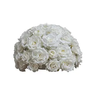 ที่จัดดอกไม้ในงานแต่งงานทำด้วยมือทรงกลมทำจากผ้าไหมเทียมสีแดงสีขาวดอกกุหลาบ