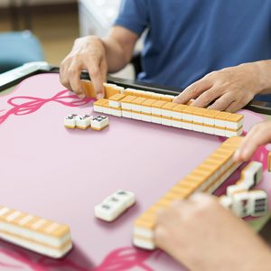 <span class=keywords><strong>Tapis</strong></span> <span class=keywords><strong>de</strong></span> jeu rose antidérapant <span class=keywords><strong>de</strong></span> qualité supérieure avec sac <span class=keywords><strong>de</strong></span> transport, housse <span class=keywords><strong>de</strong></span> <span class=keywords><strong>table</strong></span> portable <span class=keywords><strong>pour</strong></span> jeux <span class=keywords><strong>de</strong></span> <span class=keywords><strong>cartes</strong></span> silencieux, mahjong et jeux <span class=keywords><strong>de</strong></span> société - Product Image 6