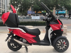 Scooter Deportivo de Tres Ruedas Adiva Reverse NIKEN155 de Italia, Refrigerado por Agua, Velocidad Máxima de 100 km/h - Product Image 3