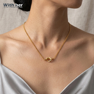 Collana con Ciondolo a Nodo d'Amore Minimalista Withher, in Acciaio Inossidabile Placcato Oro, Delicata Collana da Donna per Uso Quotidiano, Vendita all'Ingrosso - Product Image 1