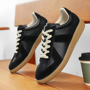 Zapatillas de estilo alemán vintage para hombre, de cuero genuino, planas, informales, para caminar. - Product Image 3