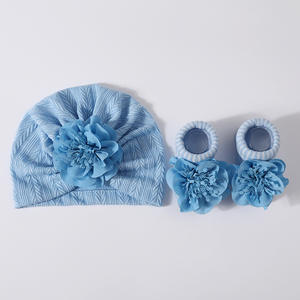 Ensemble bonnet et chaussettes pour nouveau-né, couleur unie, antidérapant, tricoté, coton de haute qualité, respirant, chaussettes pour bébé fille avec fleurs 3D, vente en gros - Product Image 4