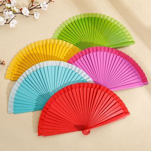 Stock en gros : Éventails pliants en bois de 2,5 cm à double peinture, style chinois et espagnol, avec logo personnalisé, en bambou, pour mariage - Product Image 1