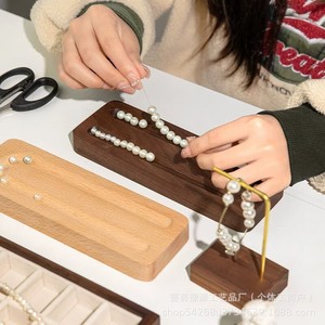 Bandeja de madera de nogal para joyas, para pulseras, collares, almacenamiento de cuentas, herramientas de abalorios DIY, organizador de manualidades de madera maciza - Product Image 3