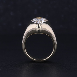 Anillo de compromiso de oro amarillo de 10K con diamante cultivado en laboratorio de 4 quilates, corte pera, estilo sello, con bisel E VS1. - Product Image 4