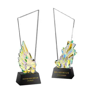 Kişiselleştirilmiş 3D-Rendered Logo kristal ödülü zarif kupa madalya ve plaketler