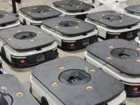AGV de levage robuste à capacité de 1000 kg, navigation par double laser SLAM + code QR, évitement d'obstacles par laser, utilisation en intérieur, 6-8h