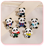 Broche de mascotte de football panda, nouveauté, best-seller, badge de maillot créatif de dessin animé, épinglette en émail souple