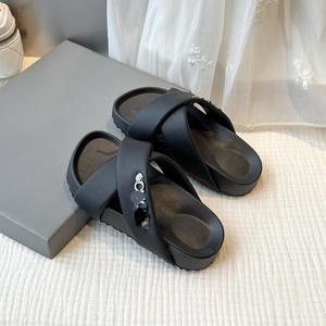 Pantofole Morbide per Bambini 2026 Nuovo Stile di Design Comode Scarpe da Casa per Ragazzi e Ragazze Leggere e Traspiranti - Product Image 2