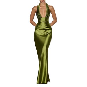 <span class=keywords><strong>Robe</strong></span> longue <span class=keywords><strong>de</strong></span> soirée sirène plissée et froncée en satin à col halter et <span class=keywords><strong>d</strong></span>écolleté plongeant <span class=keywords><strong>pour</strong></span> femme - Product Image 5