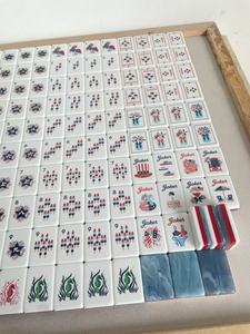 Tessere di Mahjong Blu Marmorizzate con Bordi a Strisce Rosse e Bianche, Effetto Fuochi d'Artificio, Dipinte a Mano in Acrilico, Set Americano per 4 Giocatori, Intrattenimento - Product Image 5
