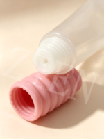 Tube cosmétique PE 19 mm 8 à 15 ml pour baume à lèvres, personnalisable OEM/ODM, avec capuchon à vis côtelé et anse de suspension, emballage pour soins des lèvres