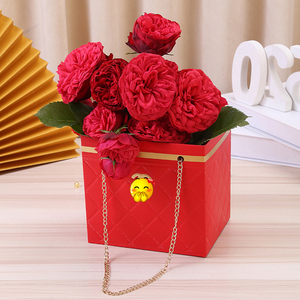 Kotak Bunga Mewah Berlapis Emas Grosir Bentuk Persegi untuk Hari Valentine dengan Pegangan Logam, Kotak Bunga Merek Terkenal untuk Buket, Laris Manis - Product Image 3