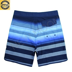 Shorts de plage personnalisés en polyester pour hommes, short de surf, short de bain avec poche, UPF50+ - Product Image 1