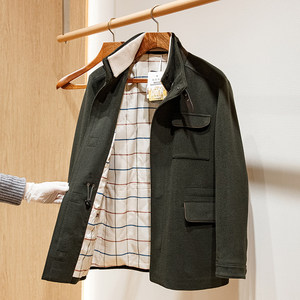 <span class=keywords><strong>Giacca</strong></span> Bomber da <span class=keywords><strong>Uomo</strong></span> di Lusso in Lana e <span class=keywords><strong>Cashmere</strong></span> a Doppia Faccia con Finiture in Pelle, Modello M65 Lungo Premium Verde Scuro con 4 Tasche - Product Image 2