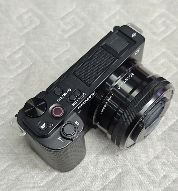 Used for ZV-E10 Mirrorless Camera 4K CMOS Sensor Lithium Battery for Vlogs and Video Shooting with >3" Screen