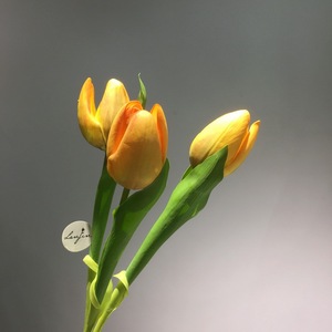 Tulipani Artificiali Real Touch in PU, Mazzi di Tulipani Finti da 45 cm con Foglie Verdi per Vasi, Matrimoni, Decorazioni Primaverili per la Casa, Vendita all'Ingrosso - Product Image 5