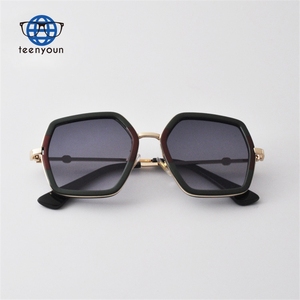 Teenyoun Fashion Cool Baby oversize Brand Designer Multi-Color Gradient Lens Eyewear Cute Girls Boys <span class=keywords><strong>occhiali</strong></span> <span class=keywords><strong>da</strong></span> <span class=keywords><strong>sole</strong></span> <span class=keywords><strong>occhiali</strong></span> <span class=keywords><strong>da</strong></span> <span class=keywords><strong>sole</strong></span> per bambini - Product Image 2
