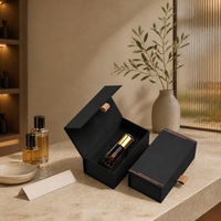 Boîte d'emballage de parfum de luxe personnalisée avec couvercle à rabat, ruban de tirage et insert protecteur pour coffrets cadeaux de parfums sur mesure