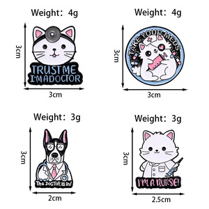 เข็มกลัดรูปสัตว์น่ารัก ดีไซน์การ์ตูนธีมแพทย์ รูปสุนัขและแมว ทำจากโลหะผสม เหมาะสำหรับติดกระเป๋าเป้สะพายหลัง - Product Image 4