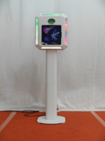 Photo Booth iPad Siluet Oktagonal, dengan Lampu Ambient RGB, Tingkatkan Bisnis Sewa Anda.