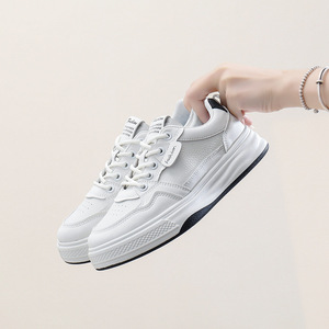 Chaussures décontractées en <span class=keywords><strong>cuir</strong></span> pour femmes, fabriquées en Chine, chaussures plates à lacets, baskets blanches tendance pour la course à pied et la marche sportive - Product Image 2