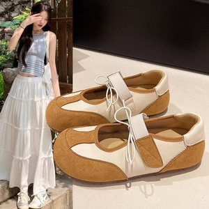 <span class=keywords><strong>Scarpe</strong></span> da Ginnastica Tedesche Estremamente Eleganti <span class=keywords><strong>con</strong></span> Suola Spessa per Donne, Modello Mei Manlin Primavera-Estate, Chiusura <span class=keywords><strong>con</strong></span> <span class=keywords><strong>Velcro</strong></span>, Stile Mary Jane - Product Image 2