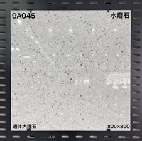 Carreaux de mur et de sol en porcelaine effet marbre veiné continu brillant 800x800 pour intérieur de villa