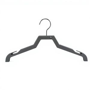 <span class=keywords><strong>Cintre</strong></span> à vêtements en plastique noir de 42 cm avec encoches antidérapantes, <span class=keywords><strong>cintre</strong></span> robuste pour costumes, idéal pour l'affichage en magasin, support OEM direct usine - Product Image 1